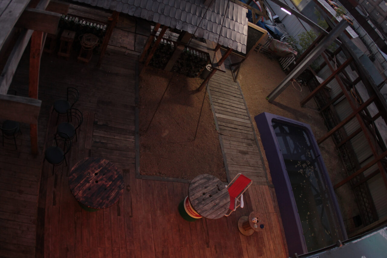 Арендовать  Summer veranda with swimming pool