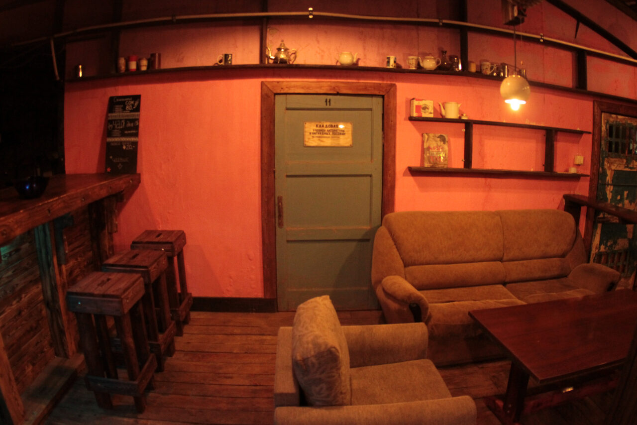 Арендовать  Summer veranda with swimming pool