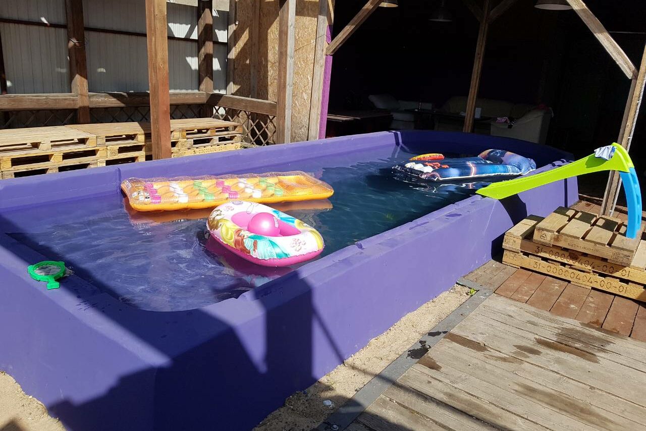 Арендовать  Summer veranda with swimming pool