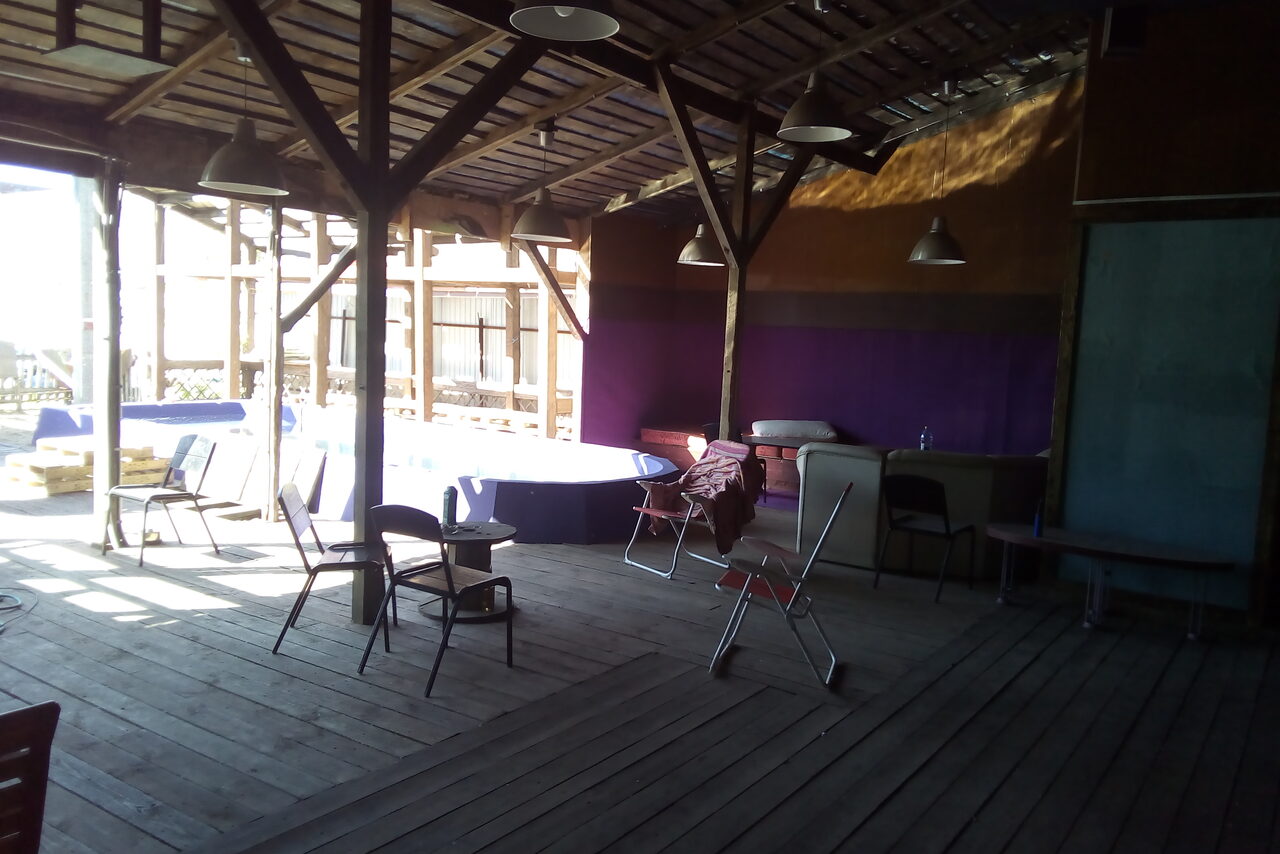 Арендовать  Summer veranda with swimming pool