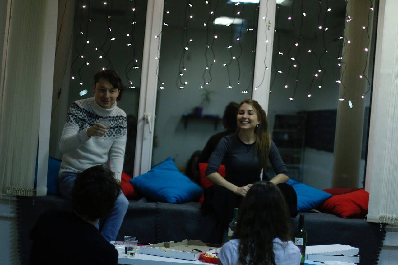 Арендовать Moscow English Club Двухуровневый зал