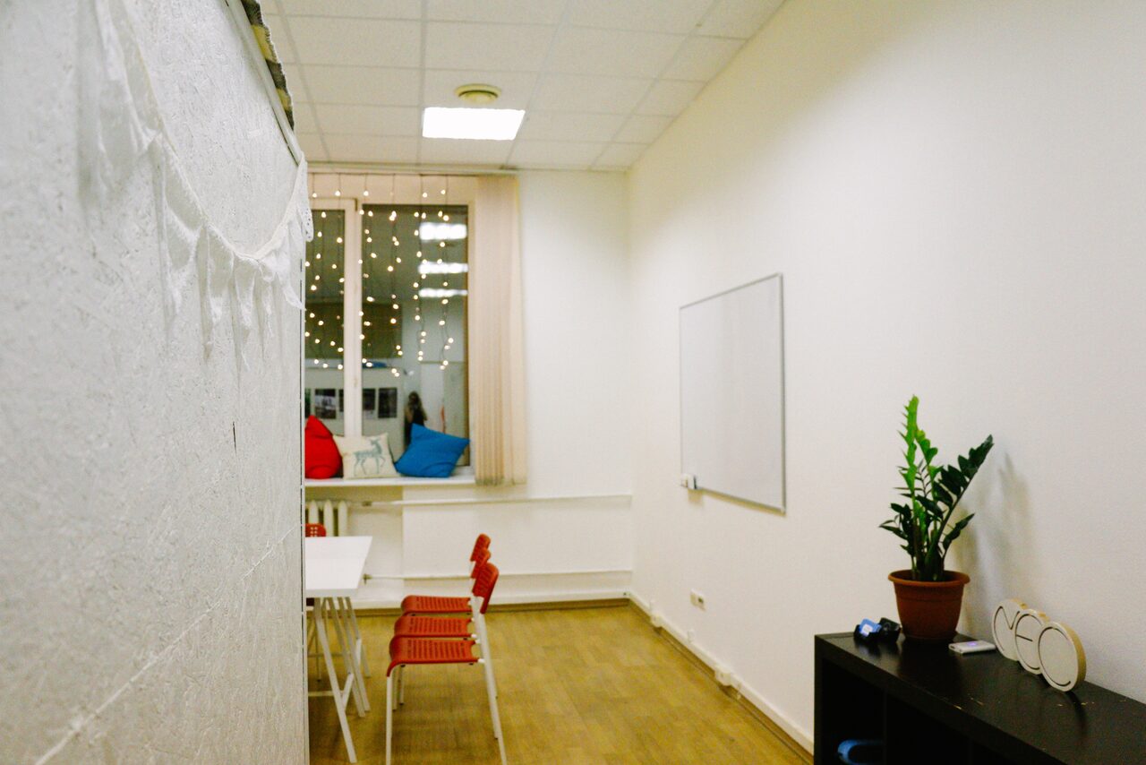 Арендовать Moscow English Club Двухуровневый зал