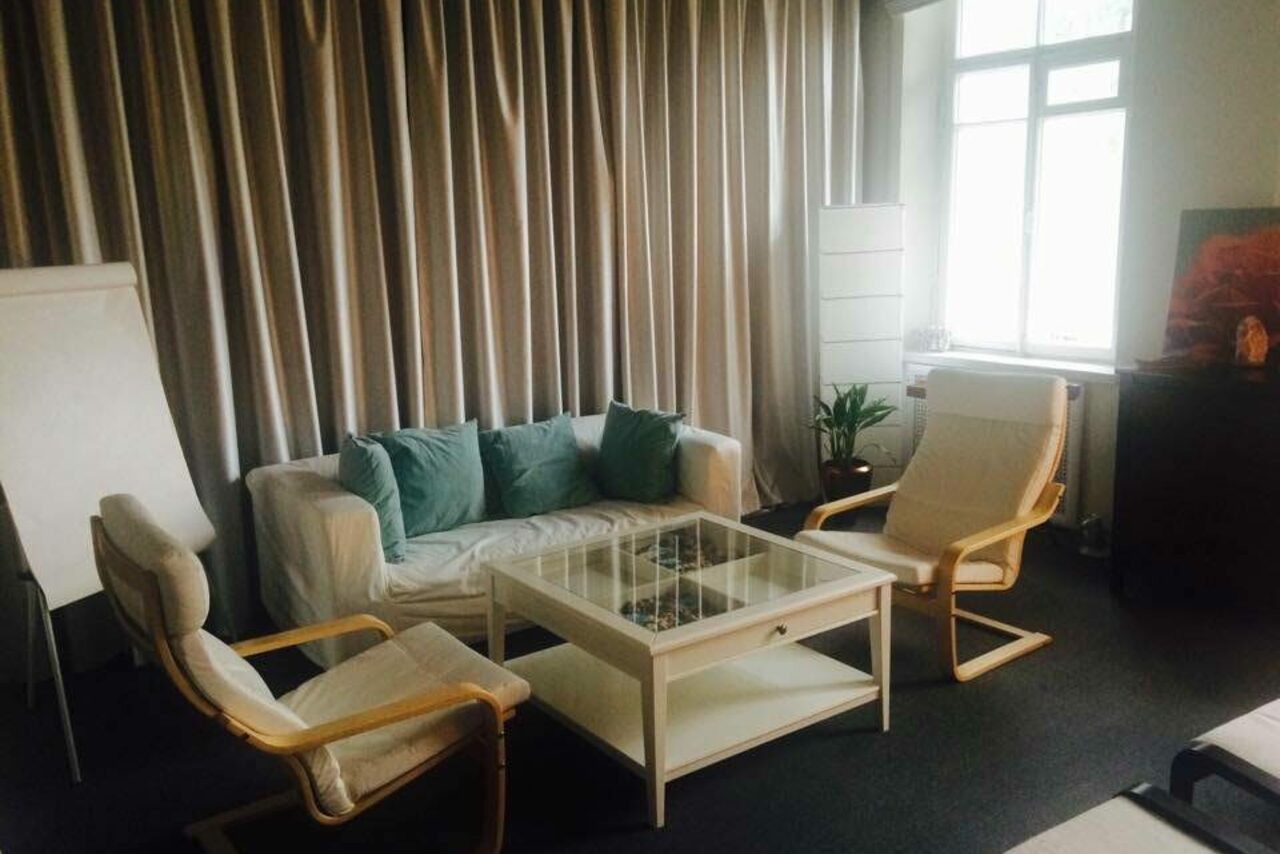 Арендовать Вэйв Арт центр "Сотворение"