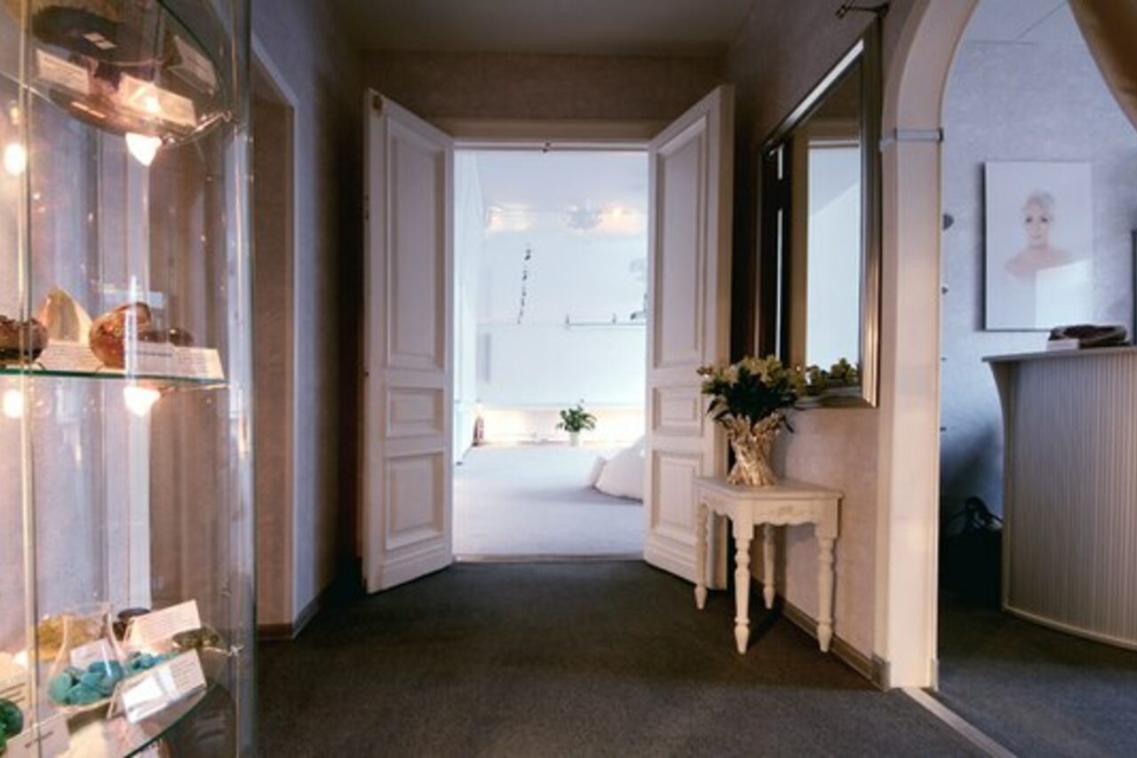 Арендовать Вэйв Арт центр "Сотворение"