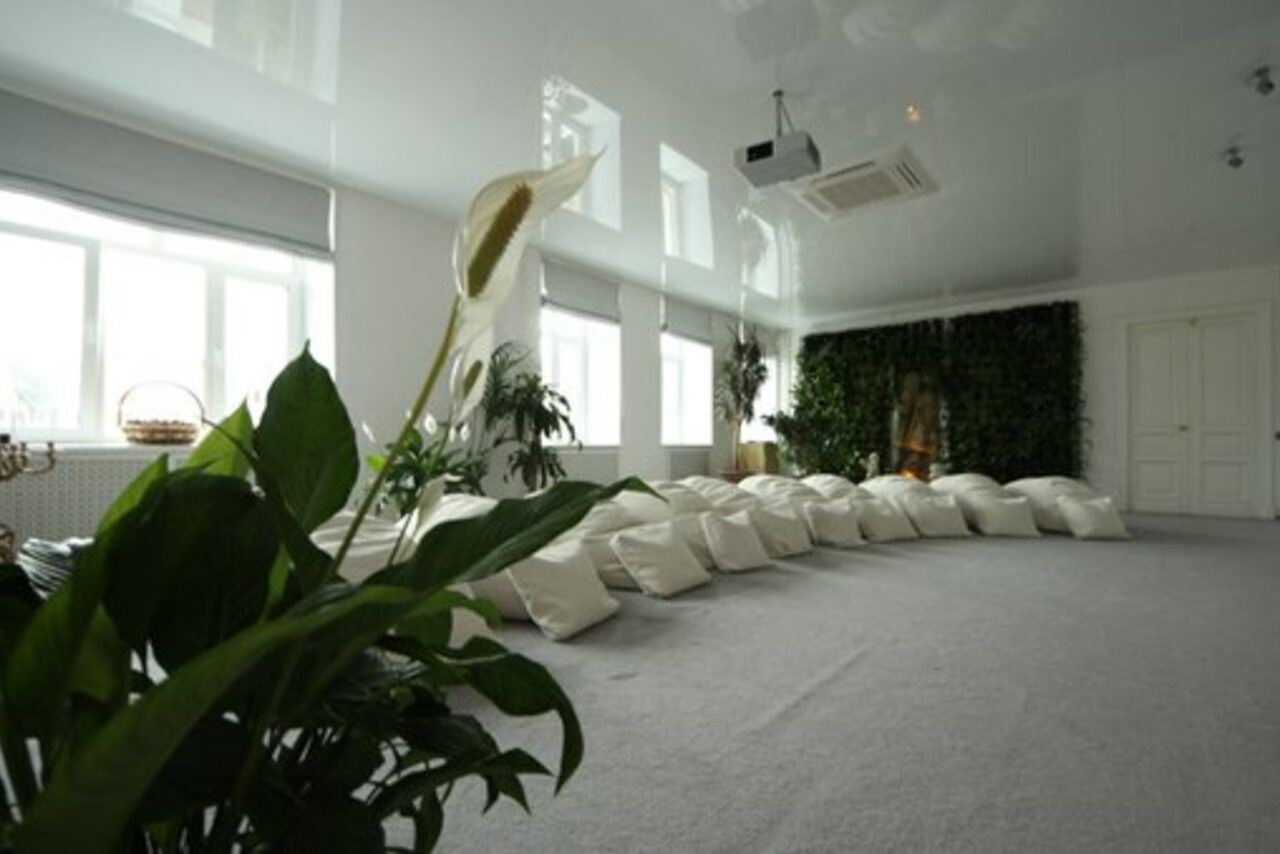 Арендовать Вэйв Арт центр "Сотворение"