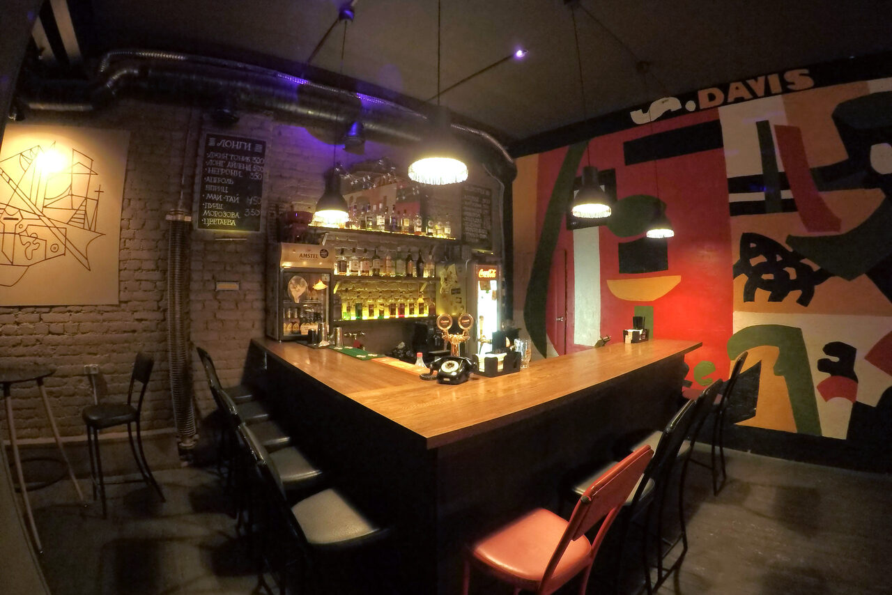 Арендовать Лофт-бар со сценой