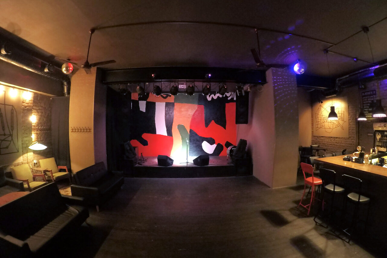 Арендовать Лофт-бар со сценой