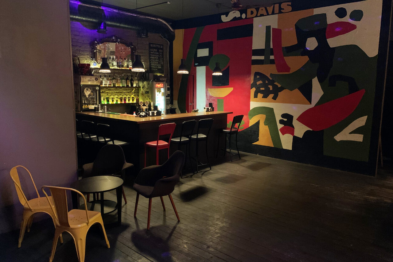 Арендовать Лофт-бар со сценой