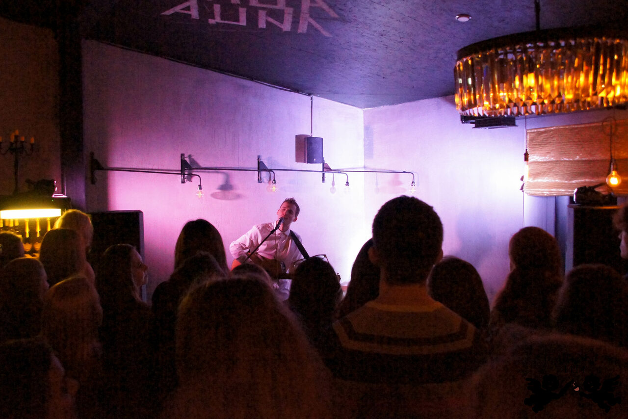 Арендовать Интерьерный лофт со сценой 