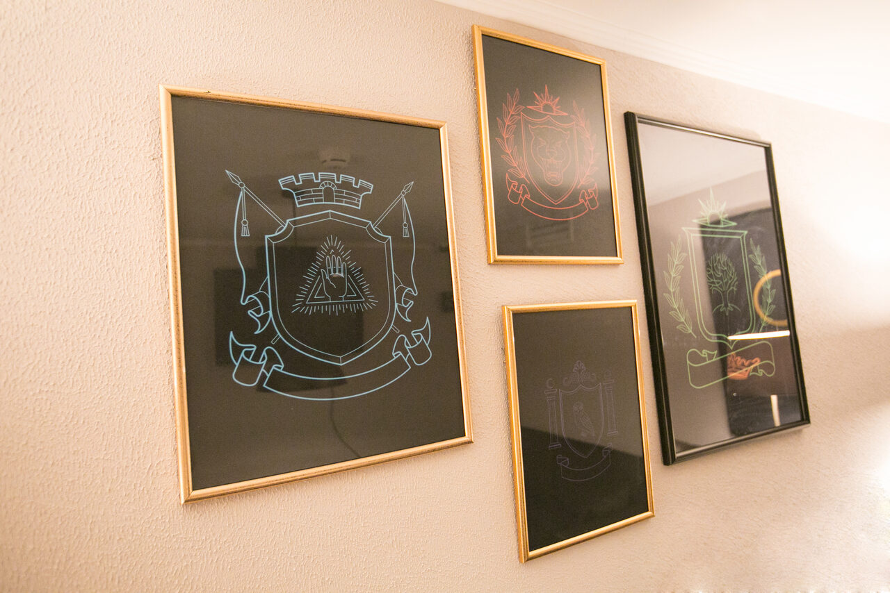 Арендовать SuperHostel Стол, диваны и все 