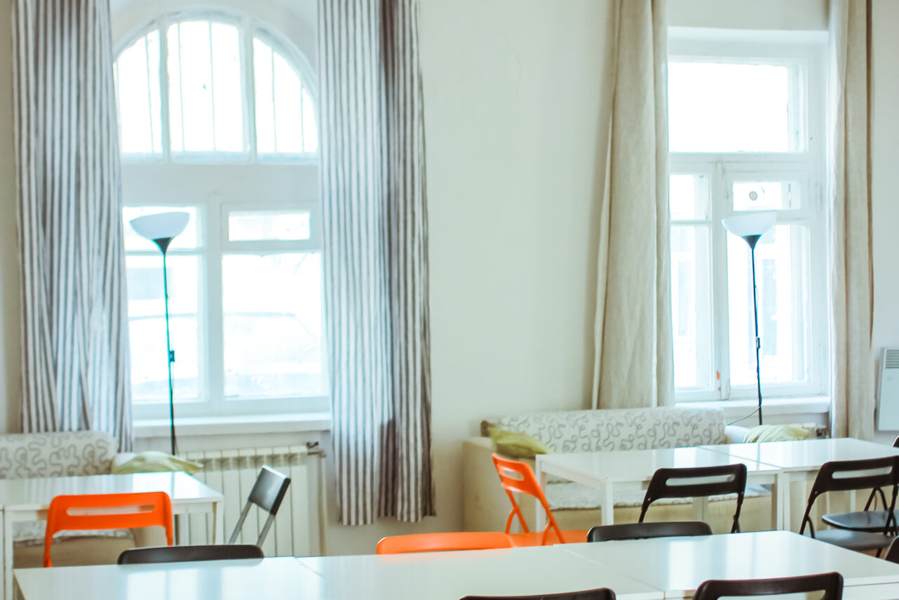 Арендовать Персиковый зал с пианино