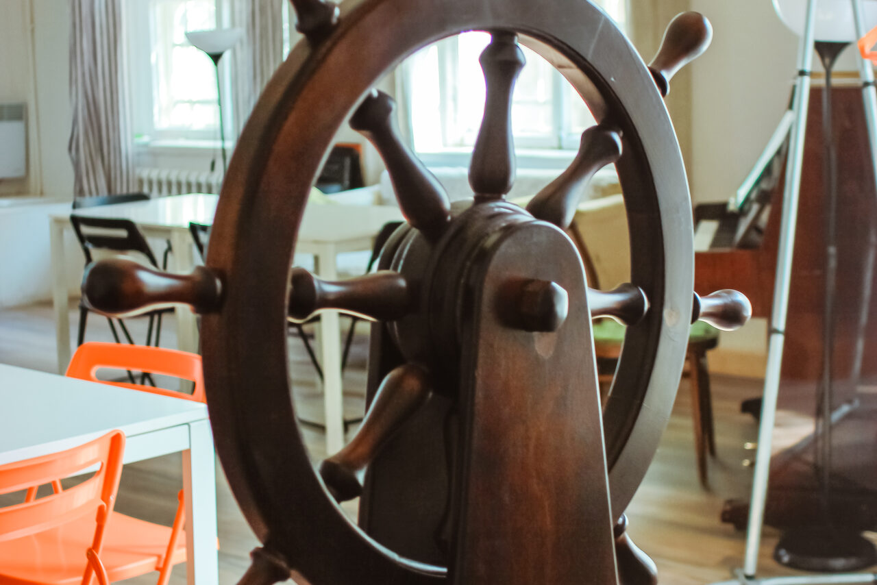 Арендовать Персиковый зал с пианино