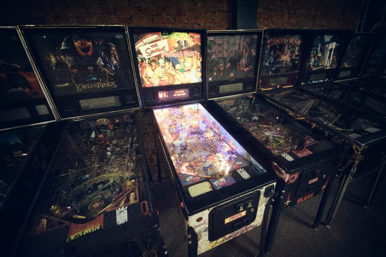 Арендовать Лофт с ретро карами на заводе Кристалл