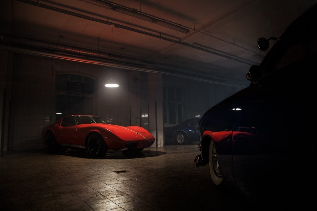 Арендовать Лофт с ретро карами на заводе Кристалл