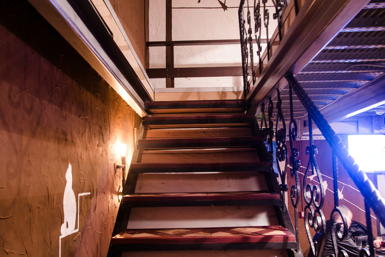 Арендовать Второй этаж бара 