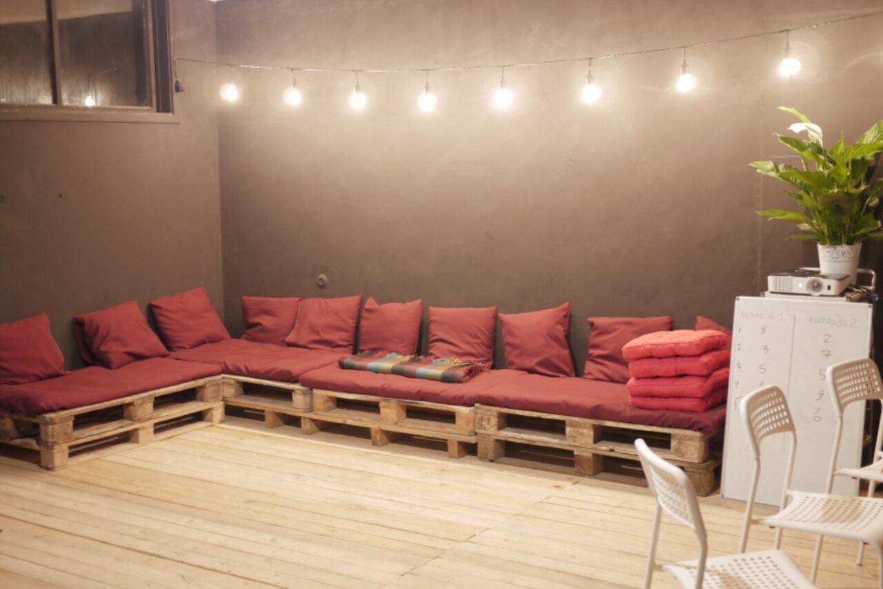 Арендовать Лофт с экраном во всю стену