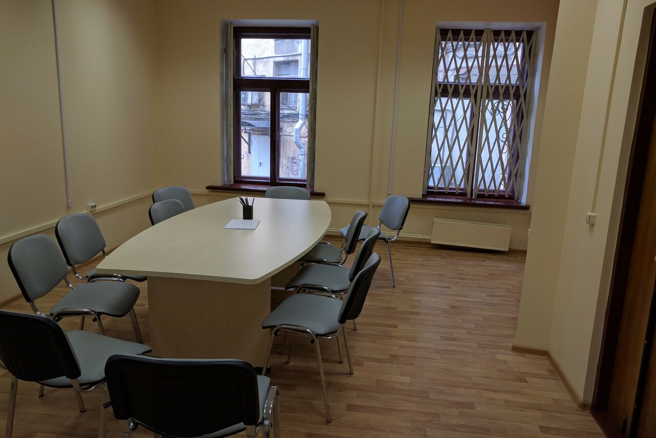 Арендовать Кабинет с кухней на Достоевской