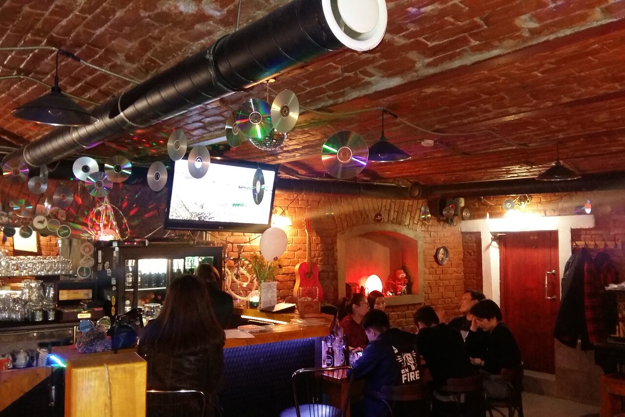 Арендовать Атмосферный бар