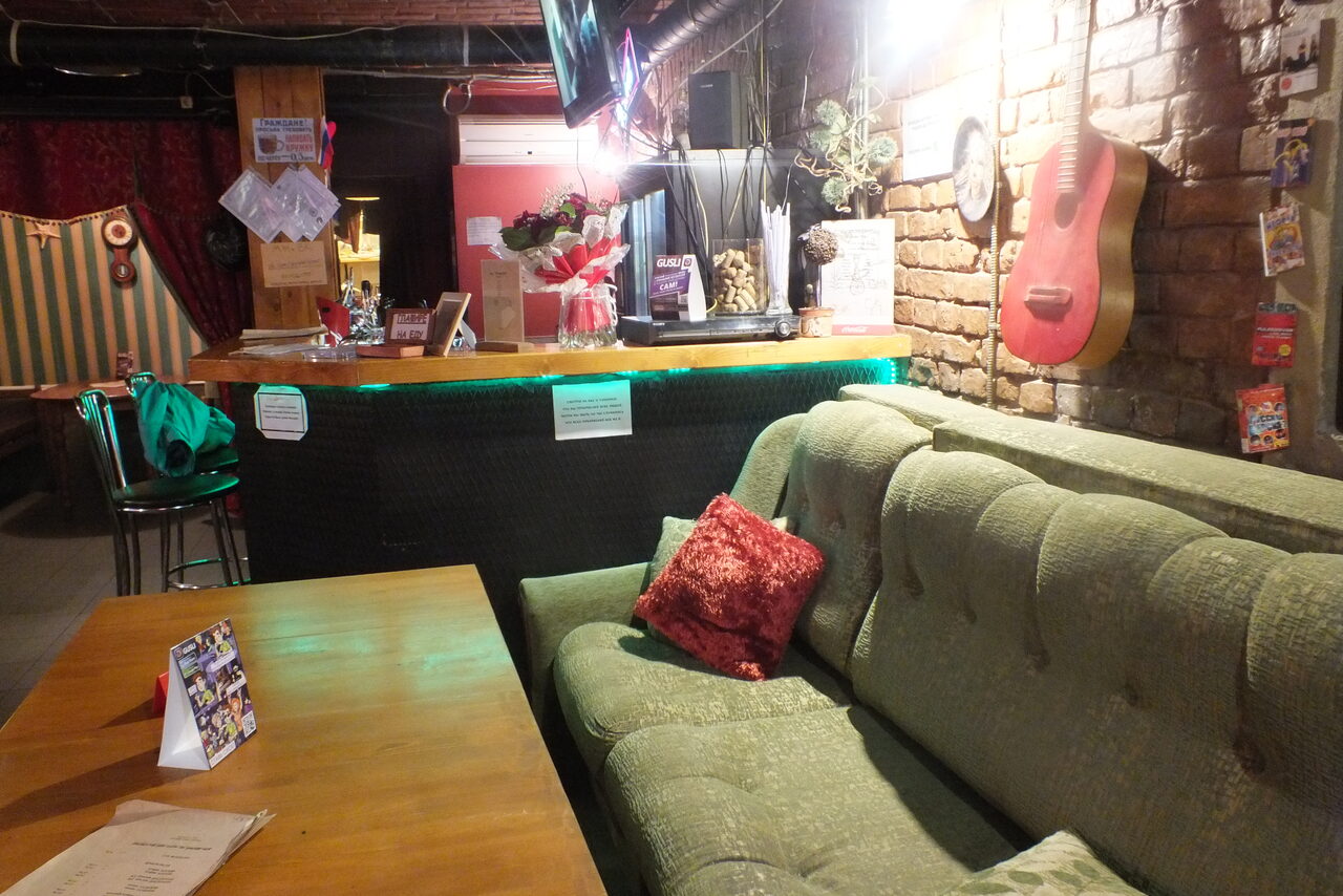 Арендовать Атмосферный бар