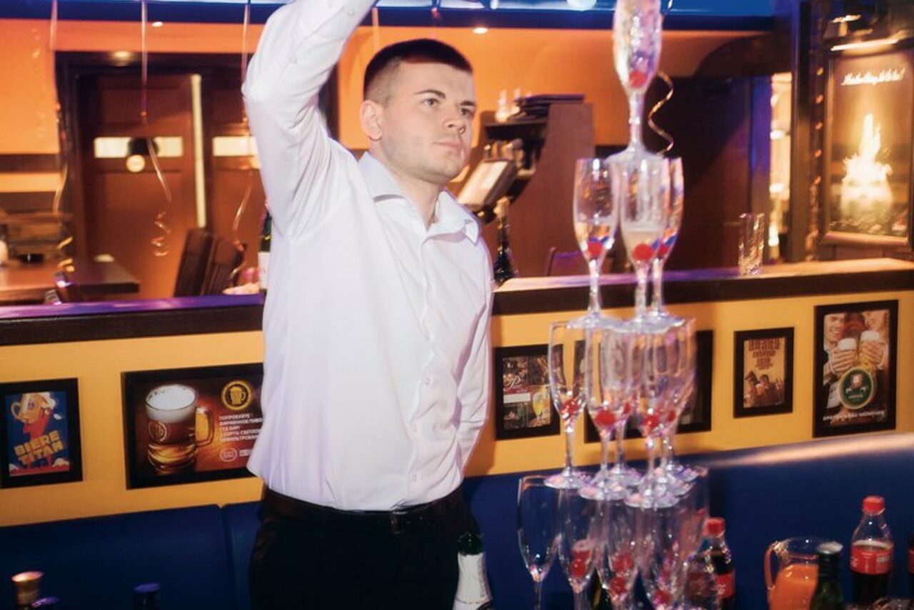 Арендовать Банкетный зал со сценой