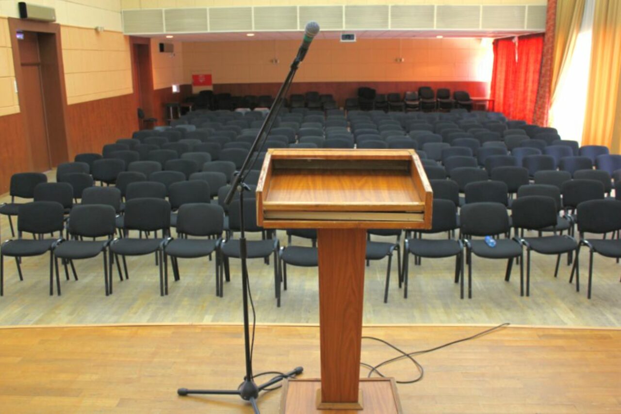 Арендовать ДК с роялем 