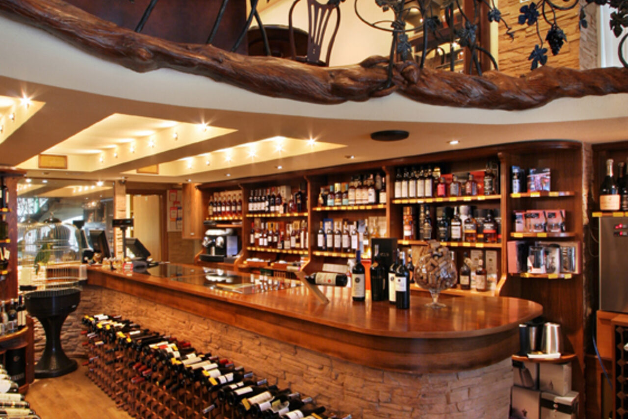 Арендовать Винотека Ле Сомелье