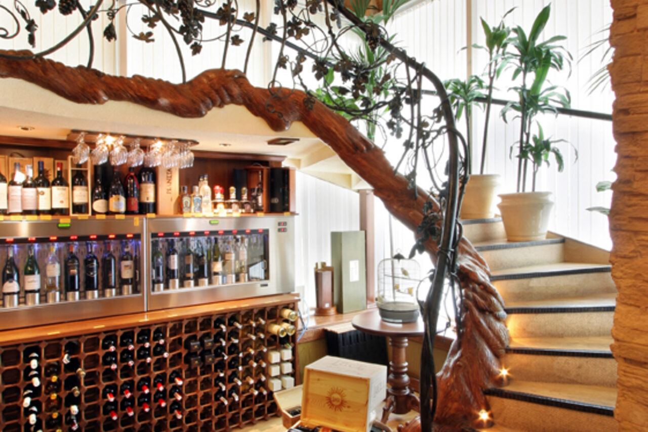 Арендовать Винотека Ле Сомелье