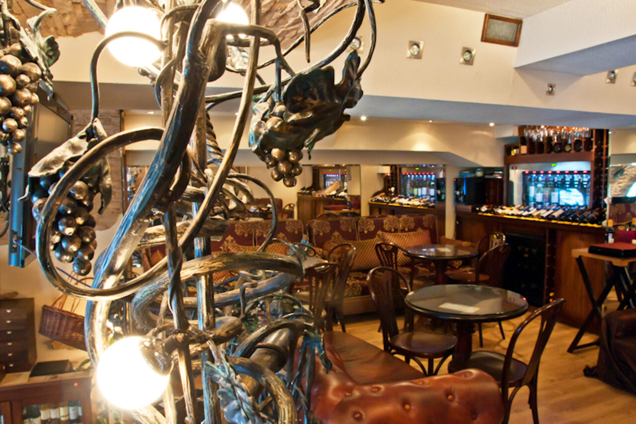 Арендовать Винотека Ле Сомелье