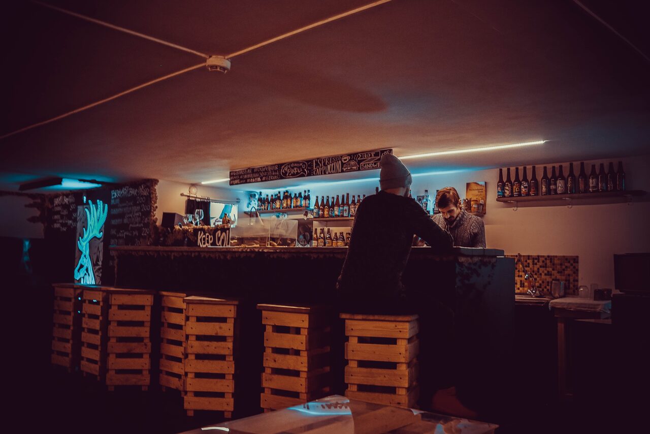 Арендовать Avrora Bar Деревянный лофт на Звенигородской 