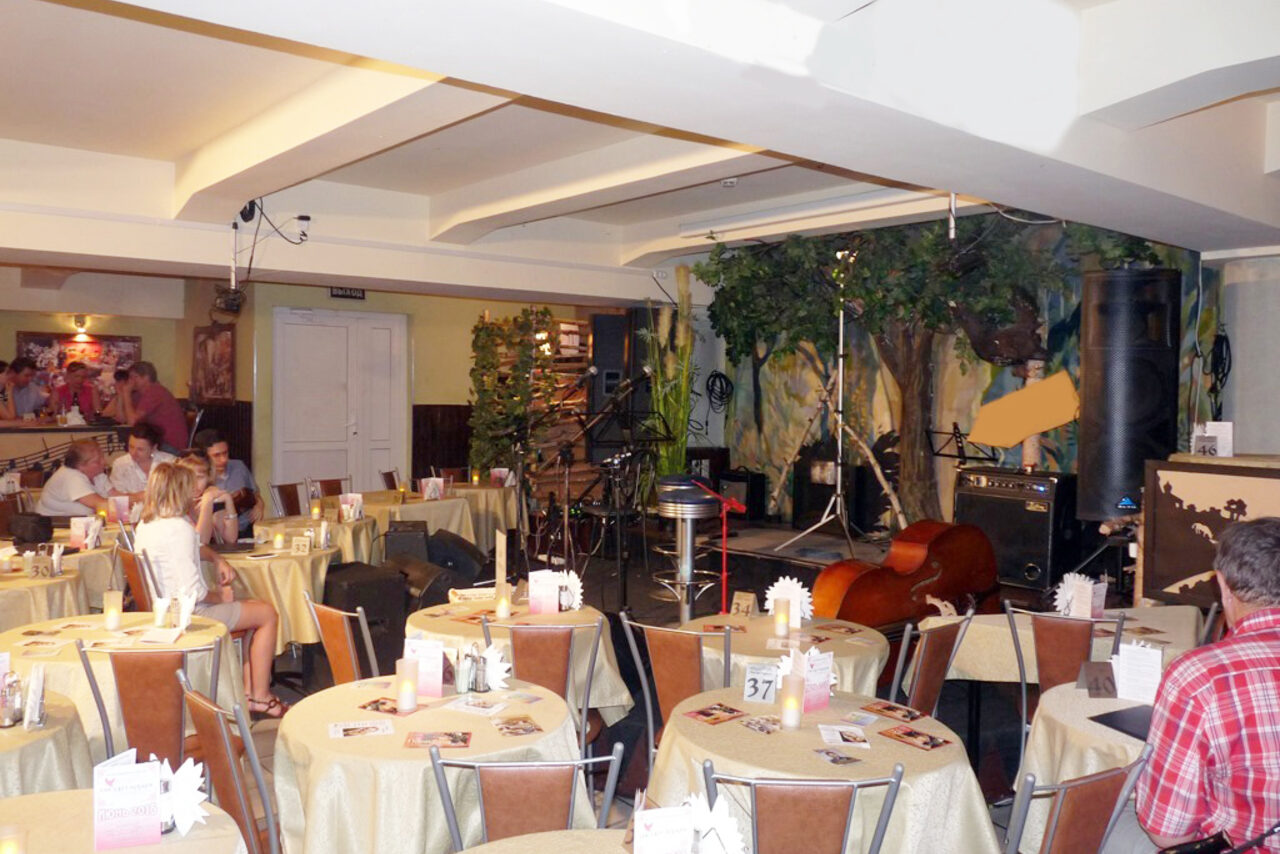 Арендовать Малый зал со сценой на Цветном