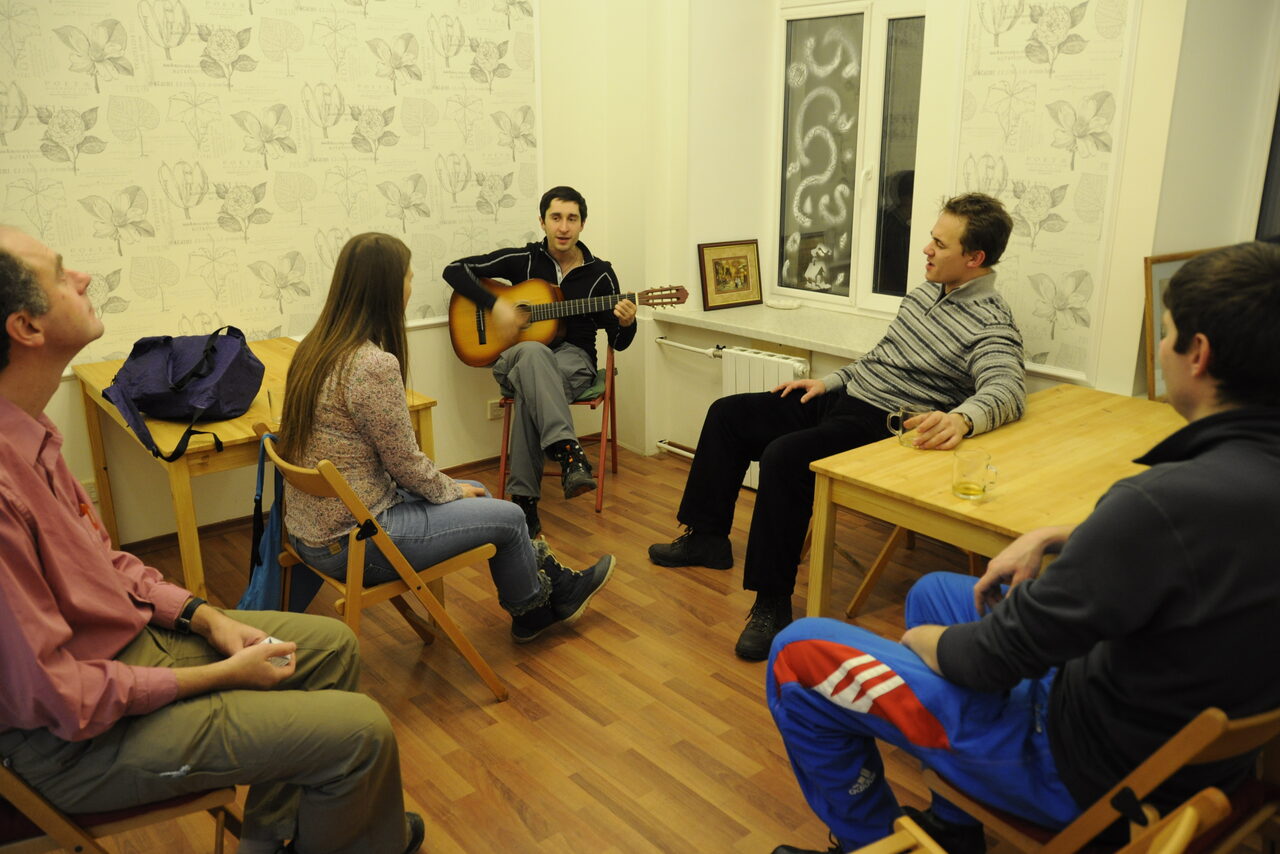 Арендовать Коворкинг Белый Лист Белый Лист Кабинет в арт-пространстве