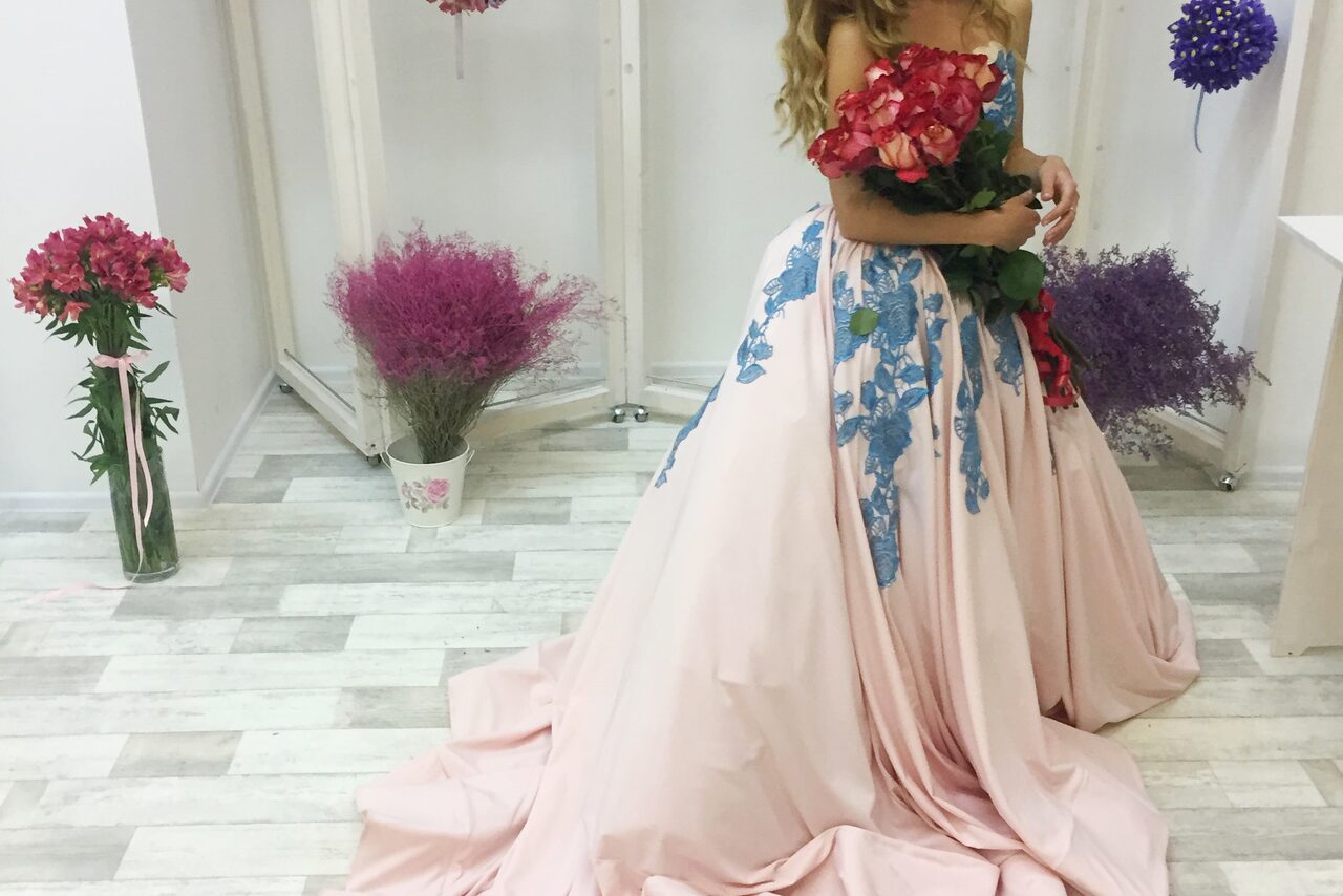 Арендовать Студия с панорамными окнами