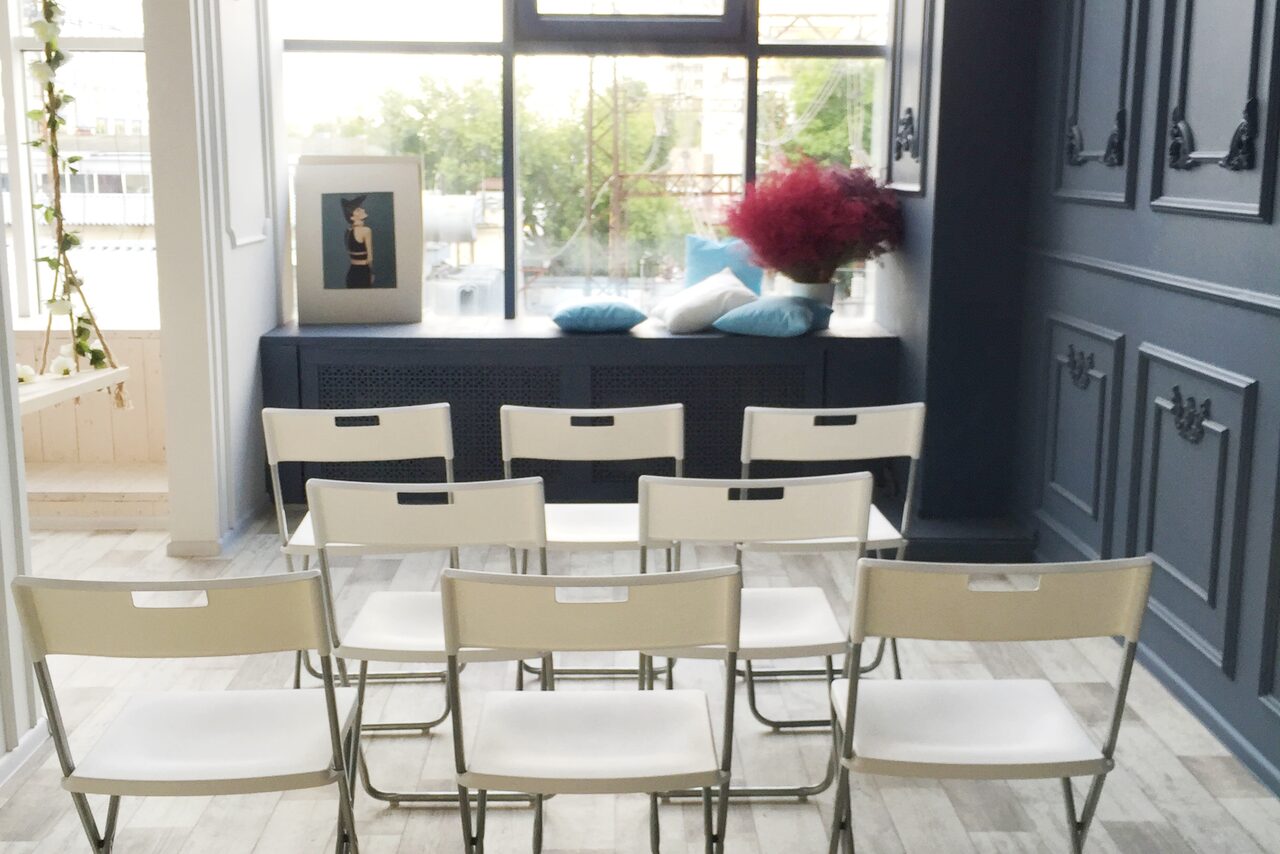 Арендовать Студия с панорамными окнами