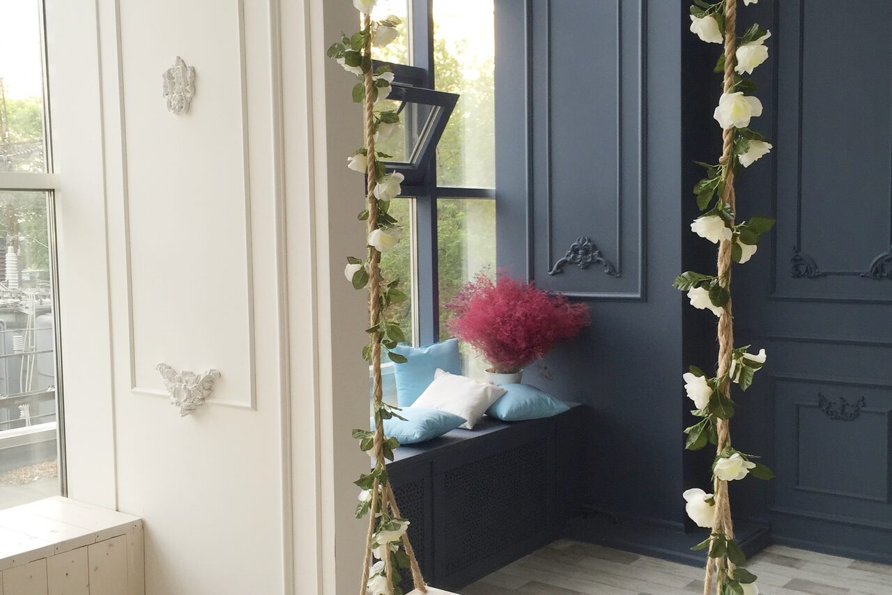 Арендовать Студия с панорамными окнами