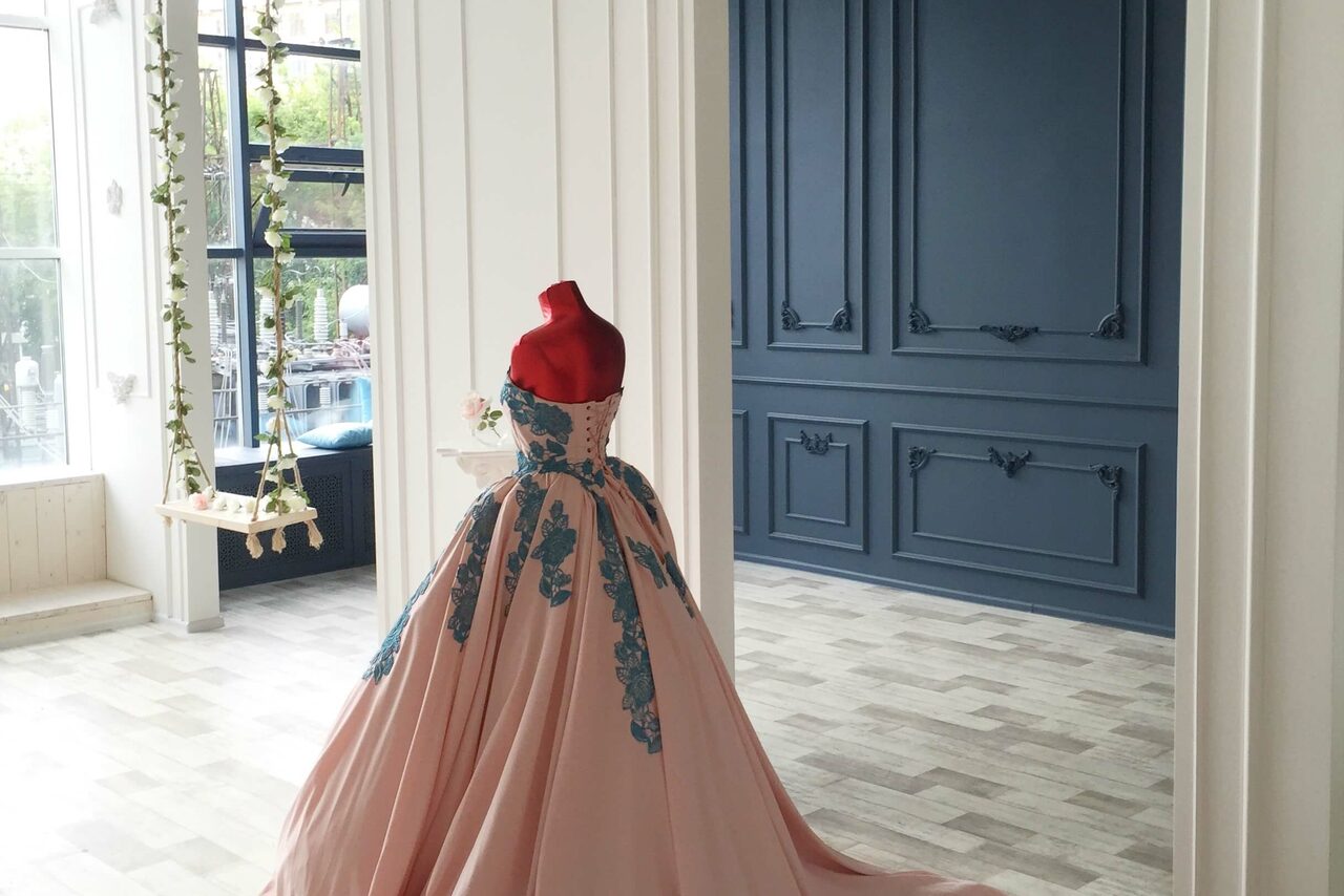 Арендовать Студия с панорамными окнами