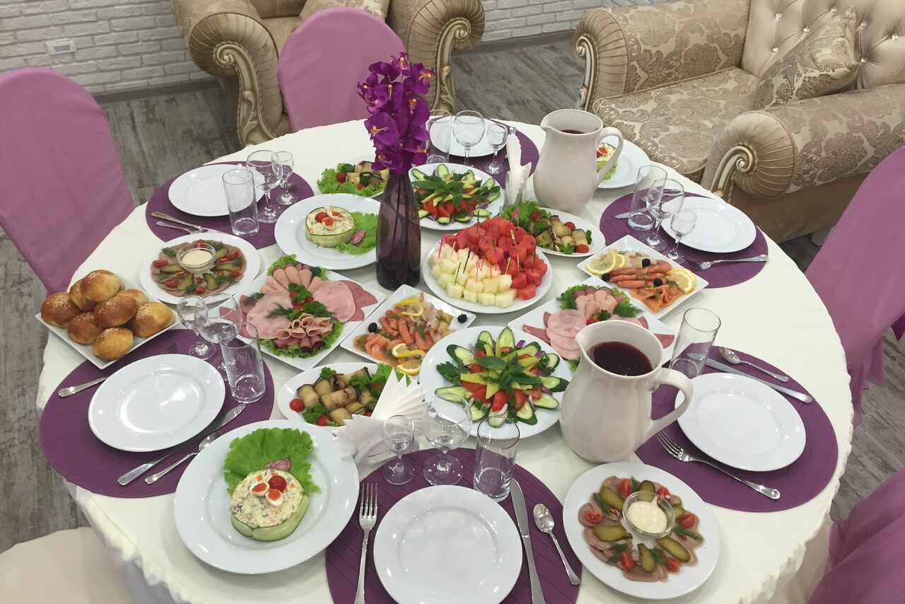 Арендовать Зал в светлом кирпиче 