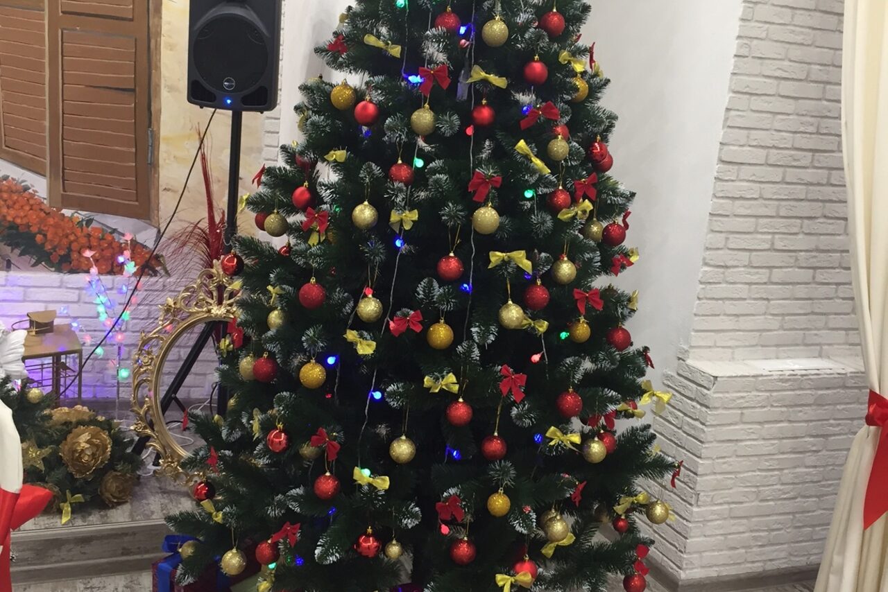 Арендовать Зал в светлом кирпиче 