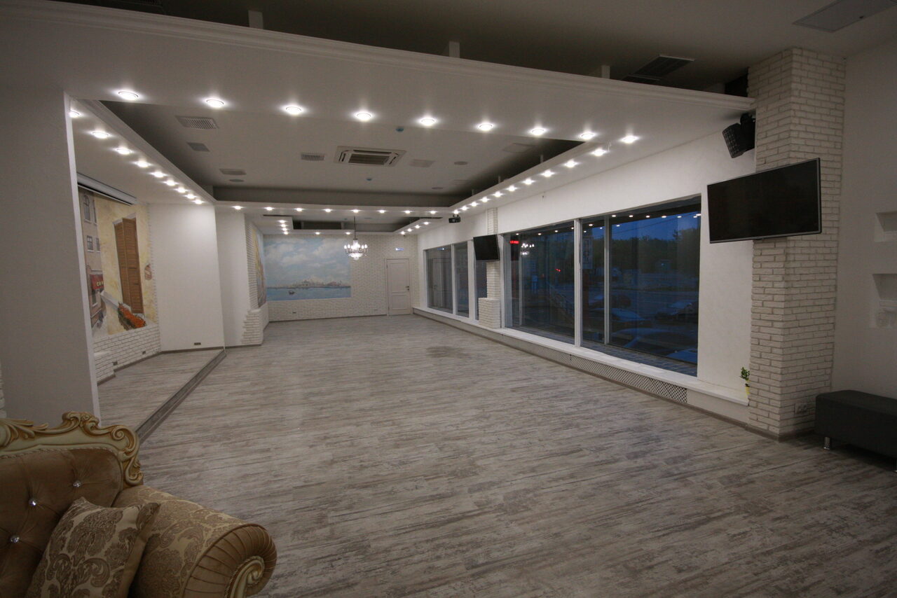 Арендовать Зал в светлом кирпиче 