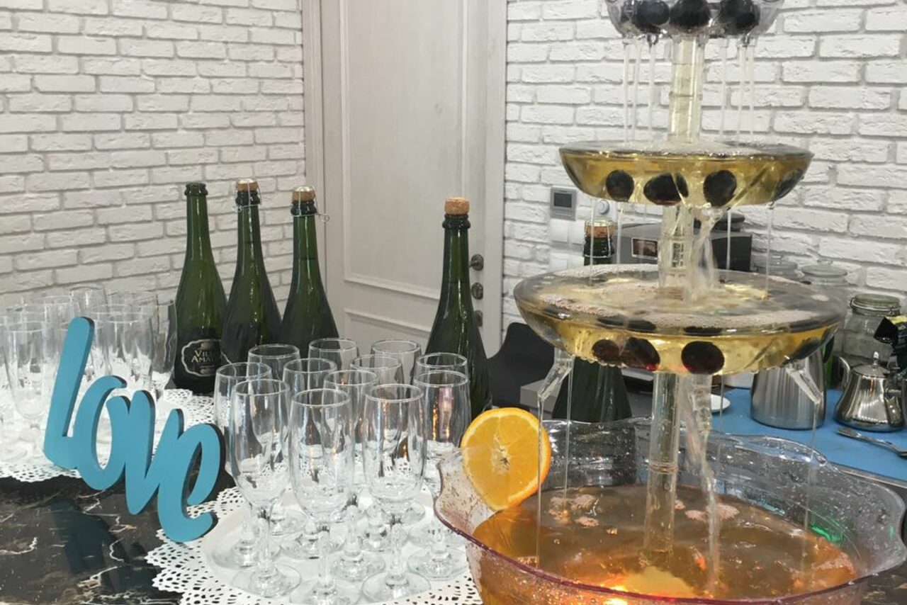 Арендовать Зал в светлом кирпиче 