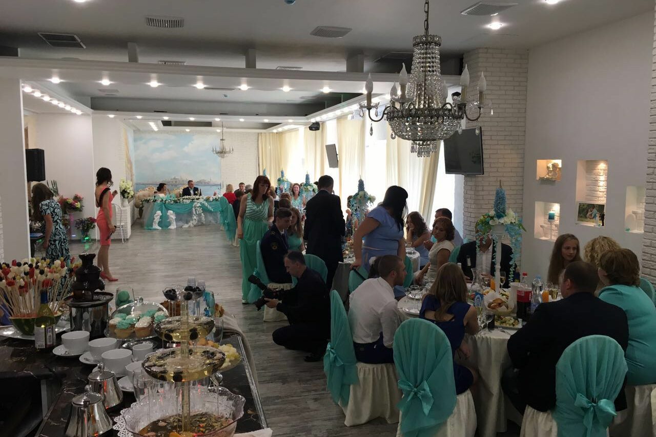 Арендовать Зал в светлом кирпиче 