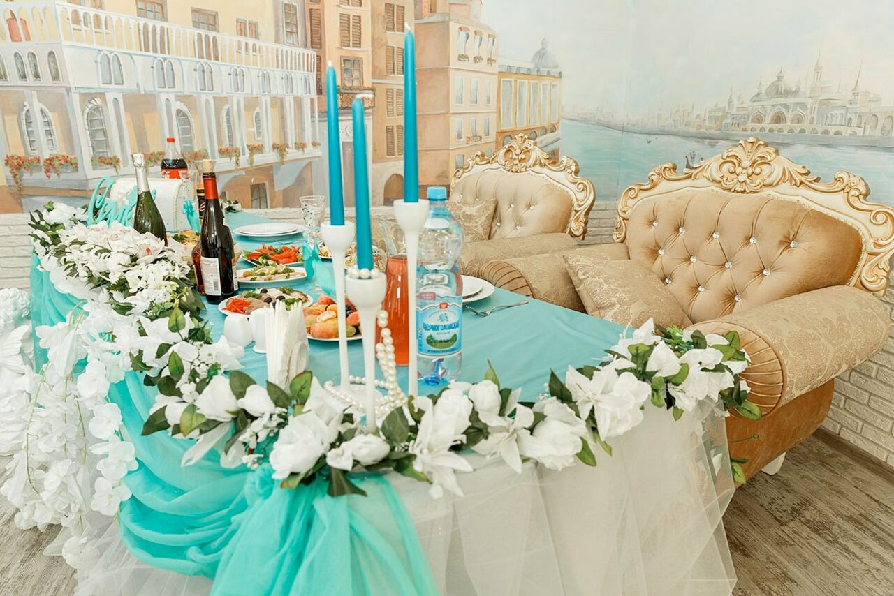 Арендовать Зал в светлом кирпиче 