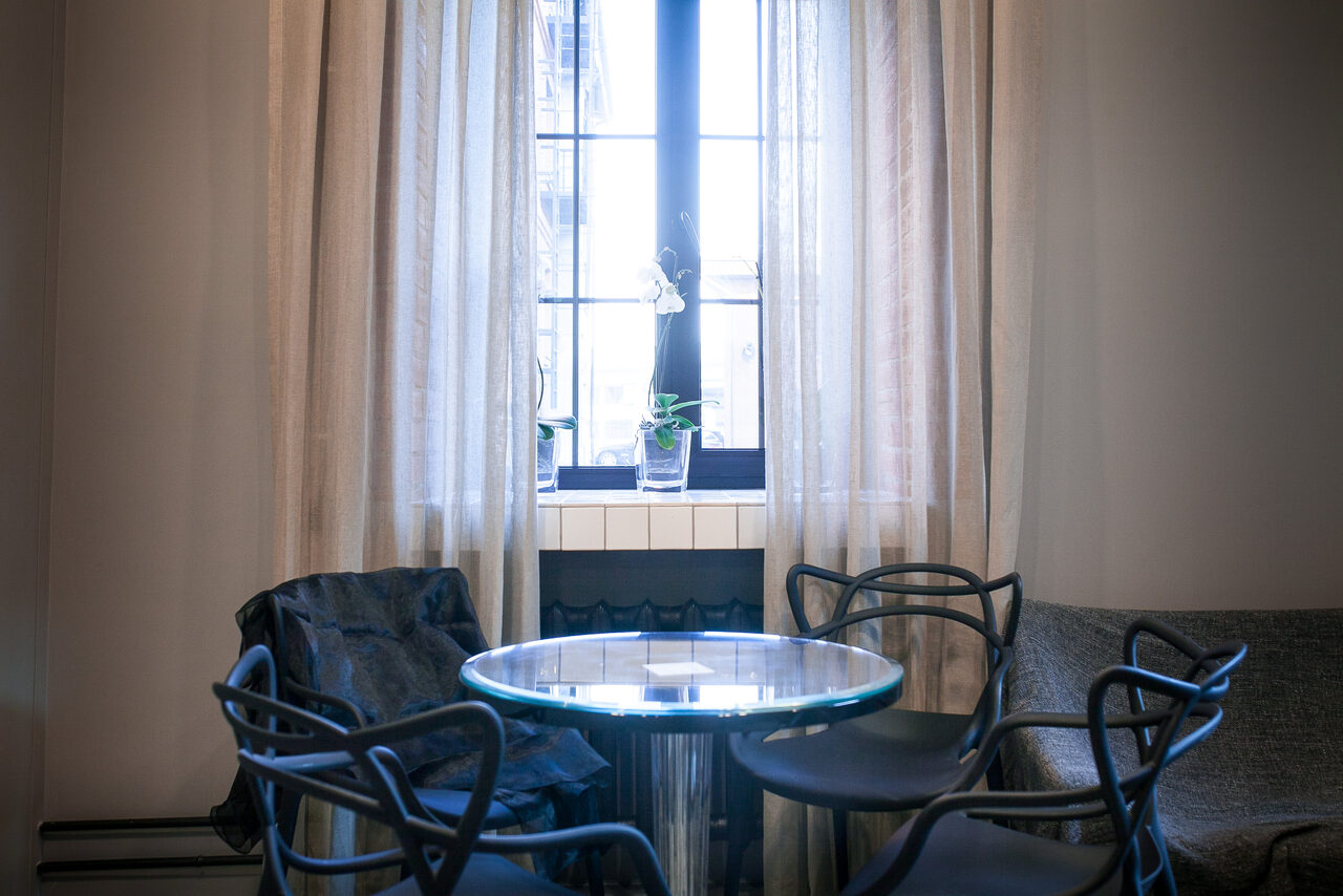 Арендовать EclecticLab Лофт из красного кирпича с зеркалом