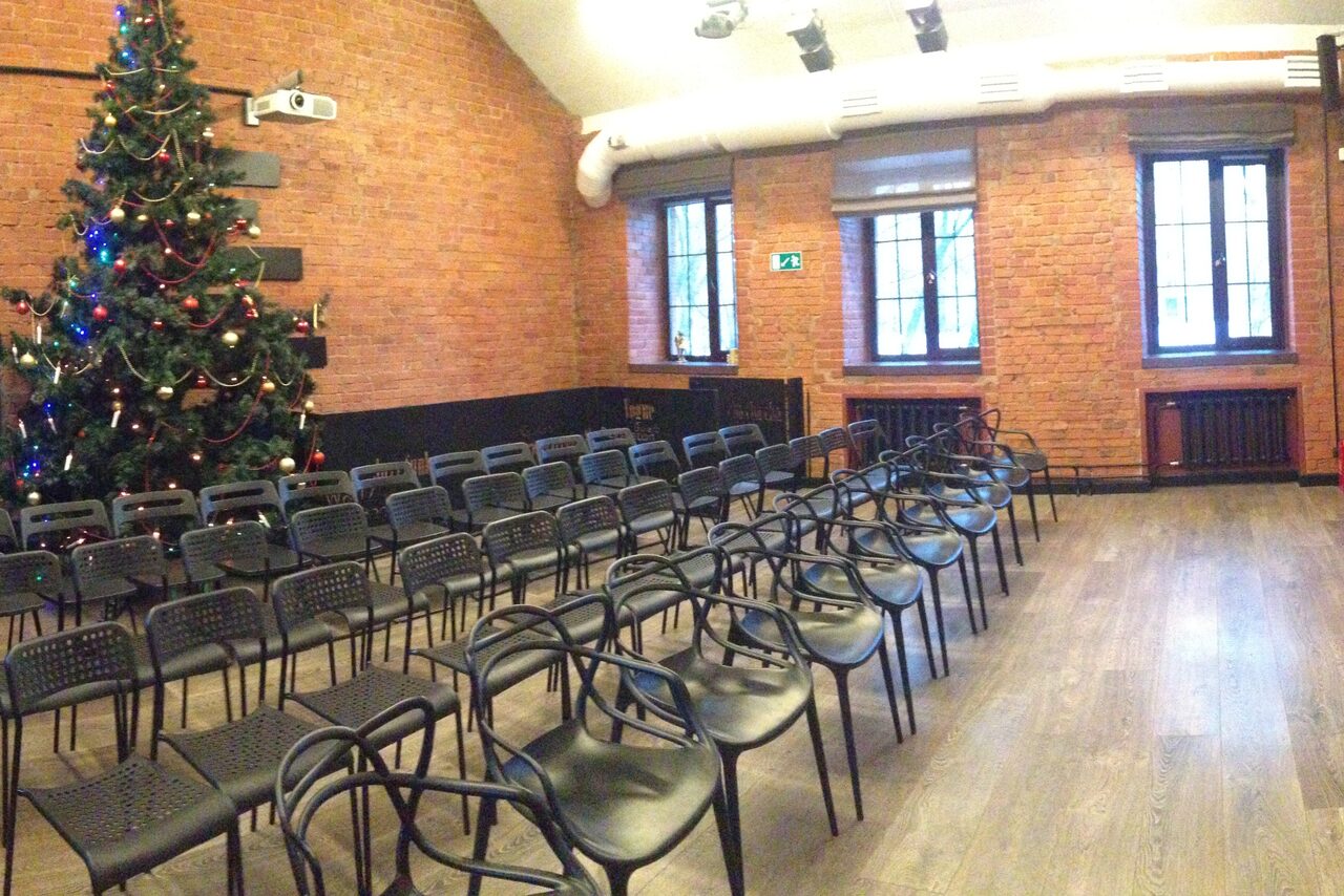 Арендовать EclecticLab Лофт из красного кирпича с зеркалом