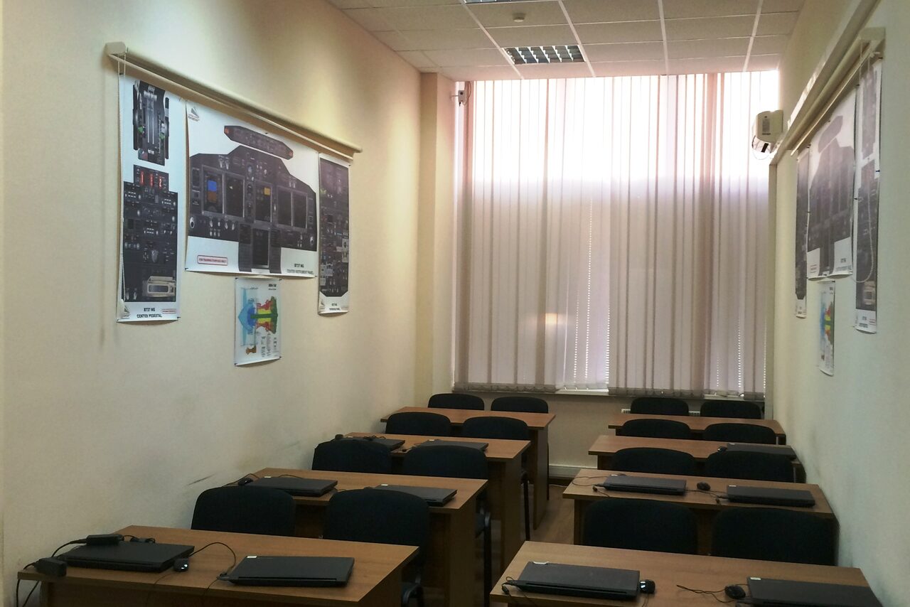 Арендовать Учебный центр Авиатор Учебный класс с партами и проектором