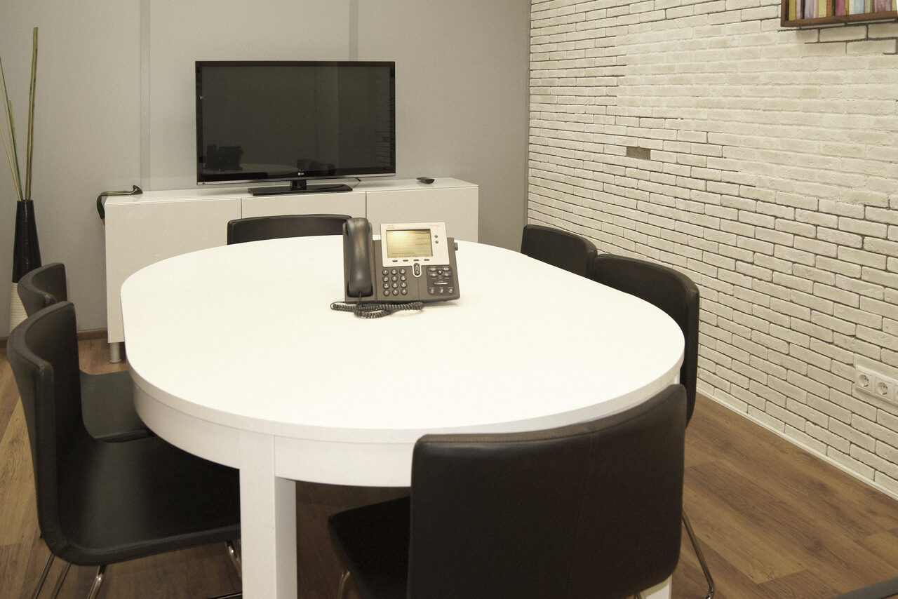 Арендовать Коворкинг ОАК Переговорная комната на севере Москвы