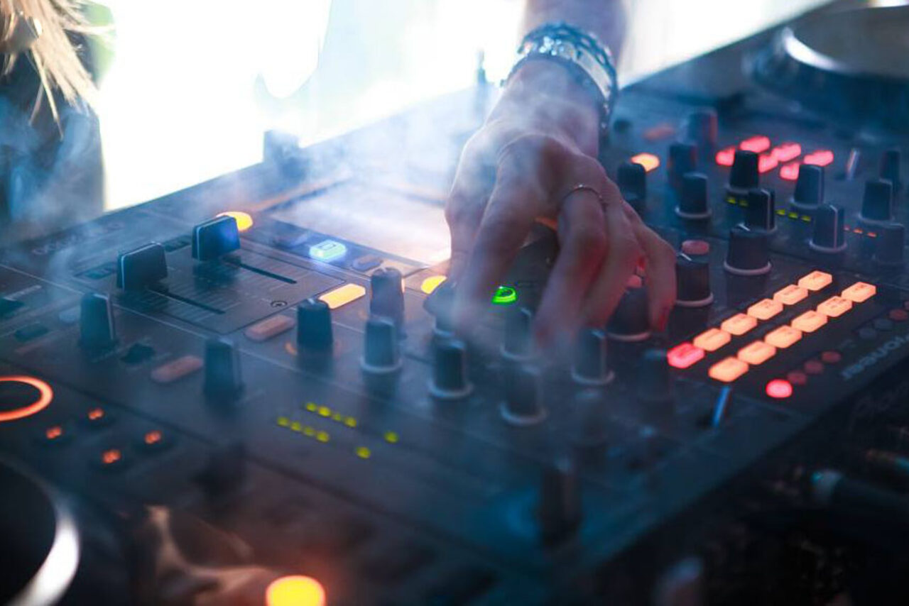 Арендовать Двухуровневое кальянное пространство