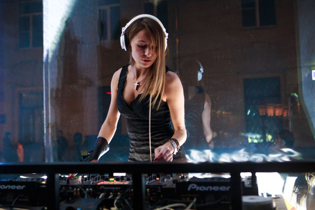 Арендовать Двухуровневое кальянное пространство