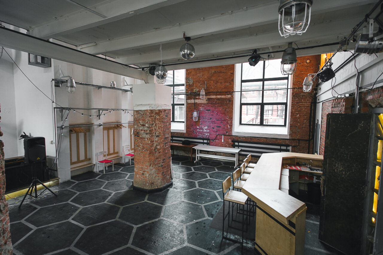 Арендовать Лофт Аил Лофт с летней верандой и фонтаном