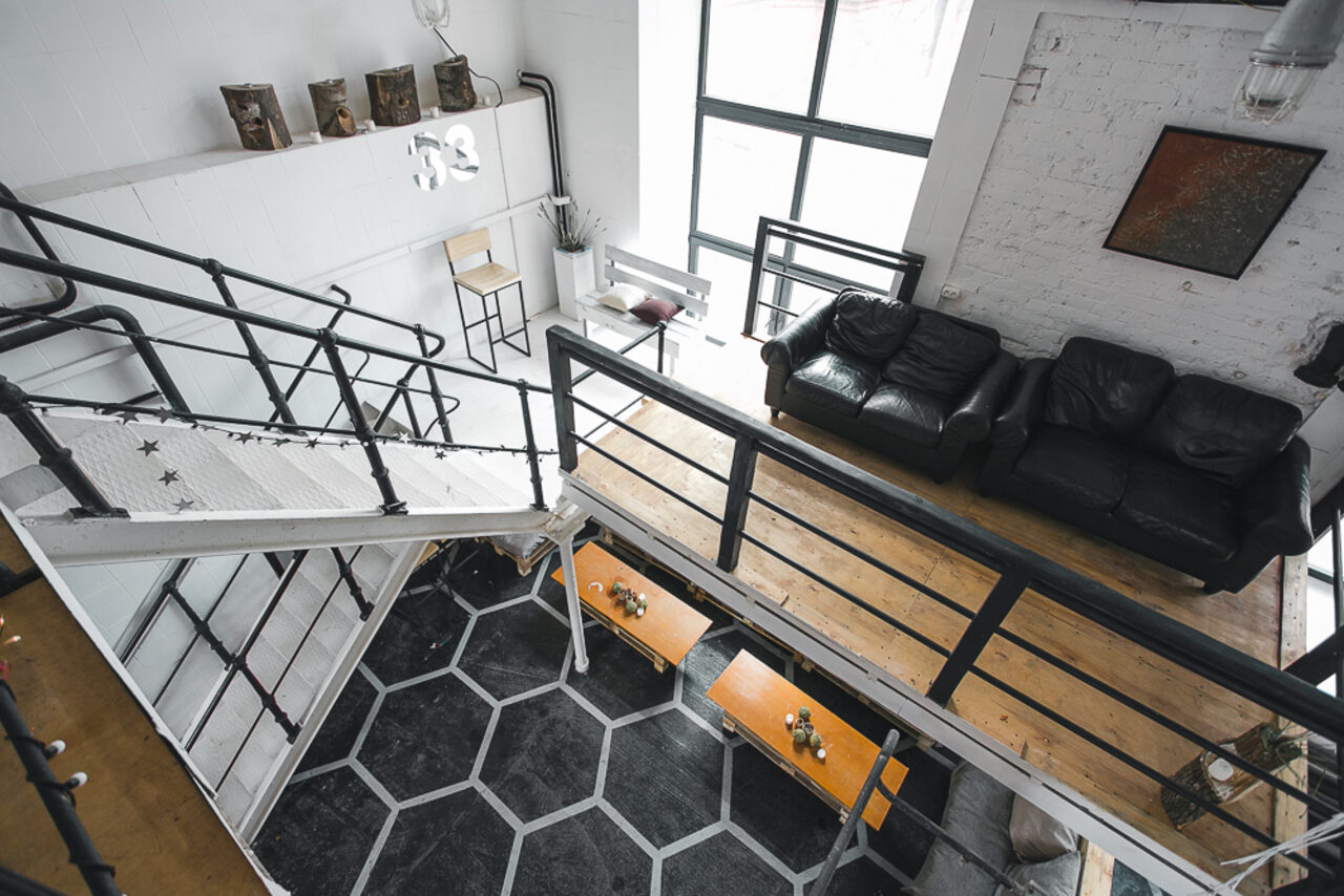 Арендовать Лофт Аил Лофт с летней верандой и фонтаном