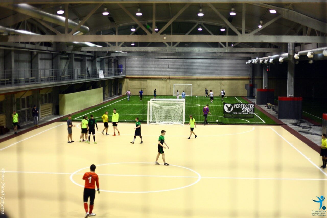 Арендовать Фабрика футбола Спортивная площадка с наливным покрытием